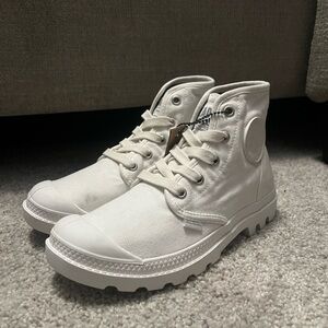Palladium Women's White‎ Combat Boots